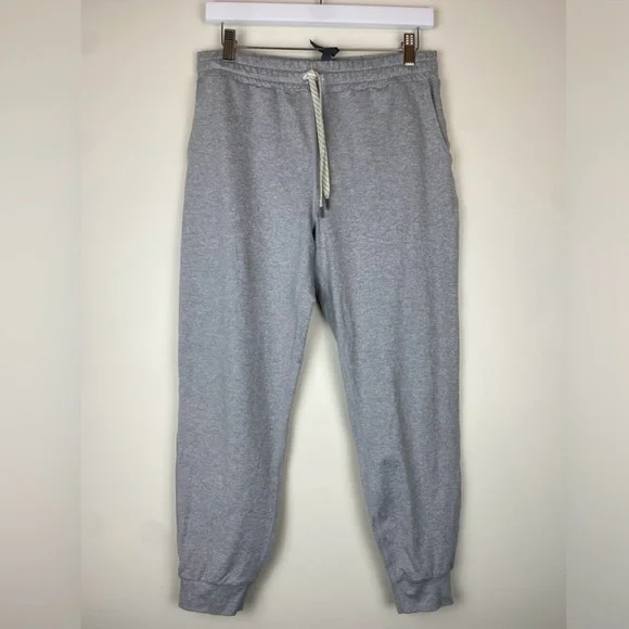 VUORI Women’s Performance Jogger Gray smoke free storage. - Picture 2 of 8